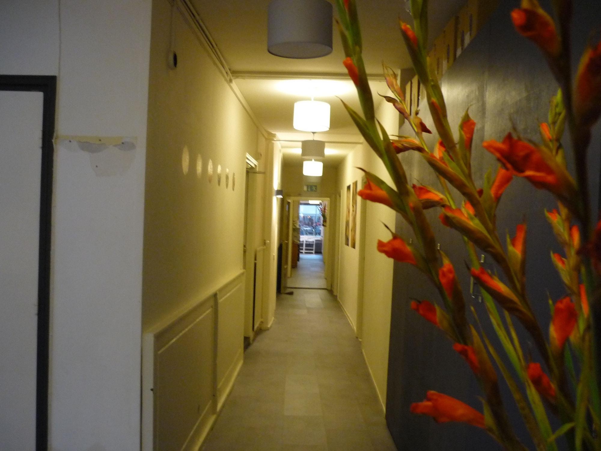 Hotel Beez มาสทริชท์ ภายนอก รูปภาพ