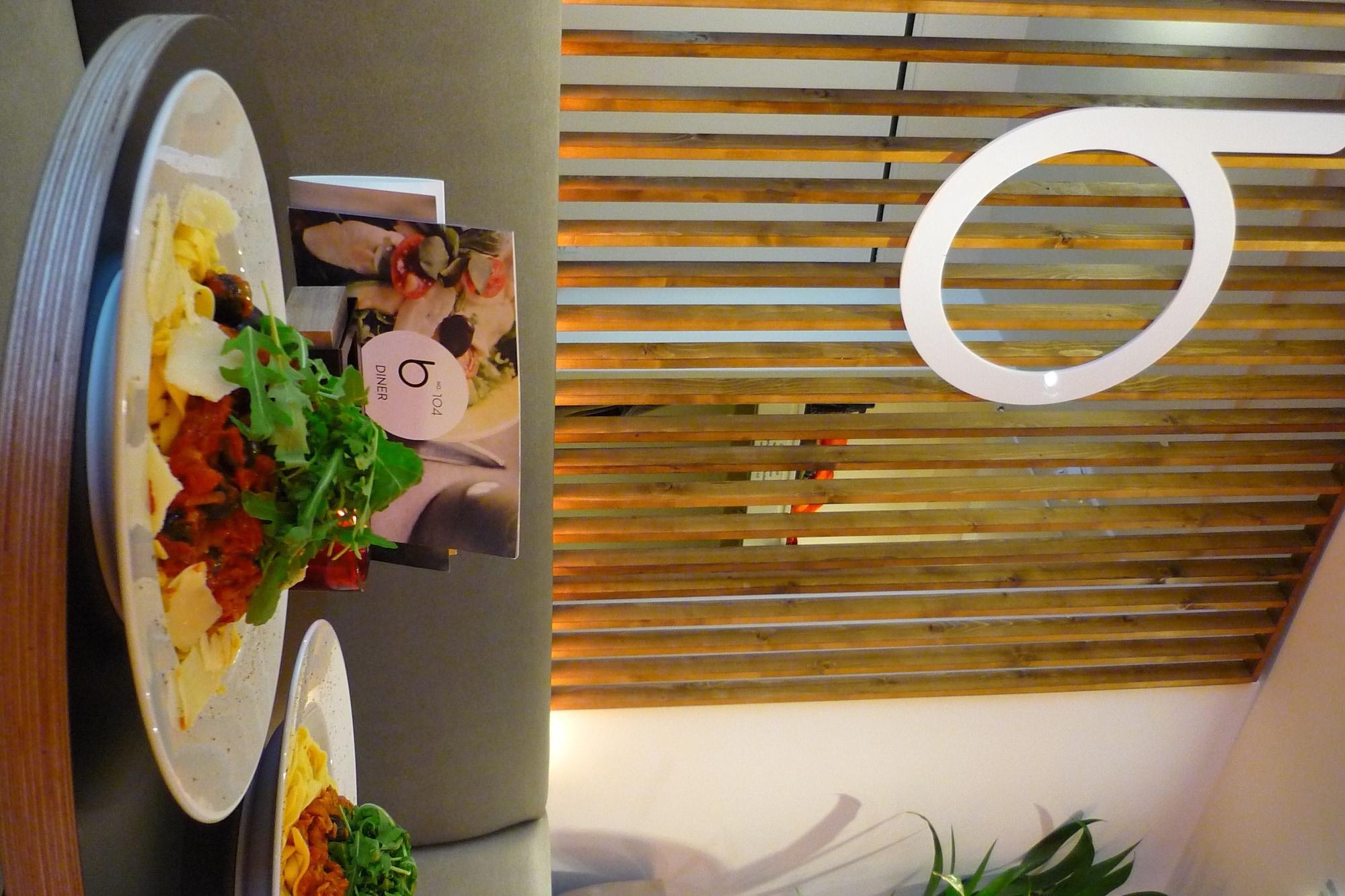Hotel Beez มาสทริชท์ ภายนอก รูปภาพ