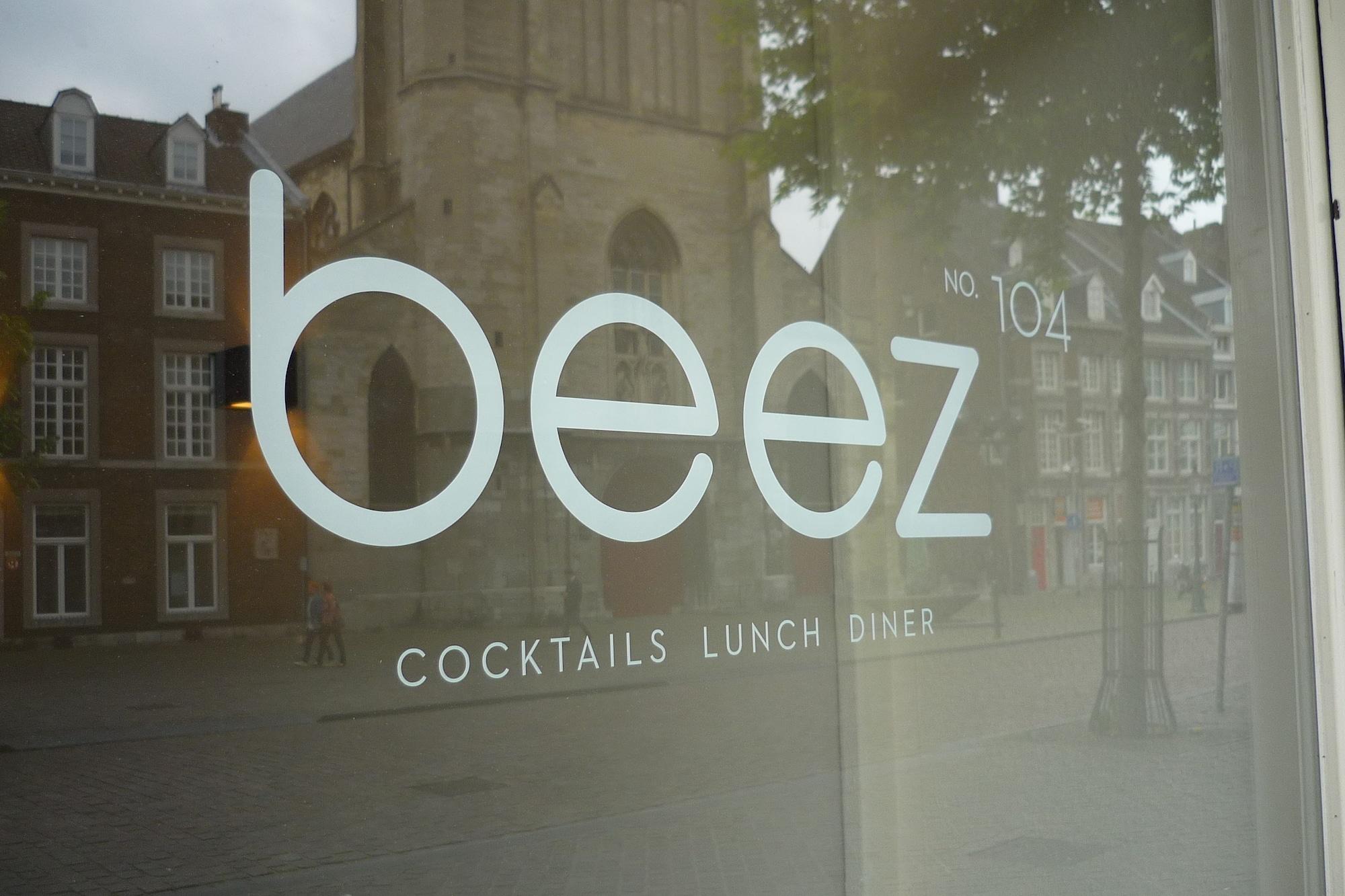 Hotel Beez มาสทริชท์ ภายนอก รูปภาพ