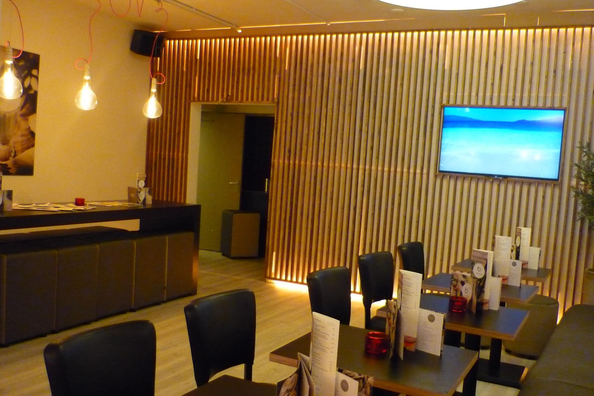 Hotel Beez มาสทริชท์ ภายนอก รูปภาพ
