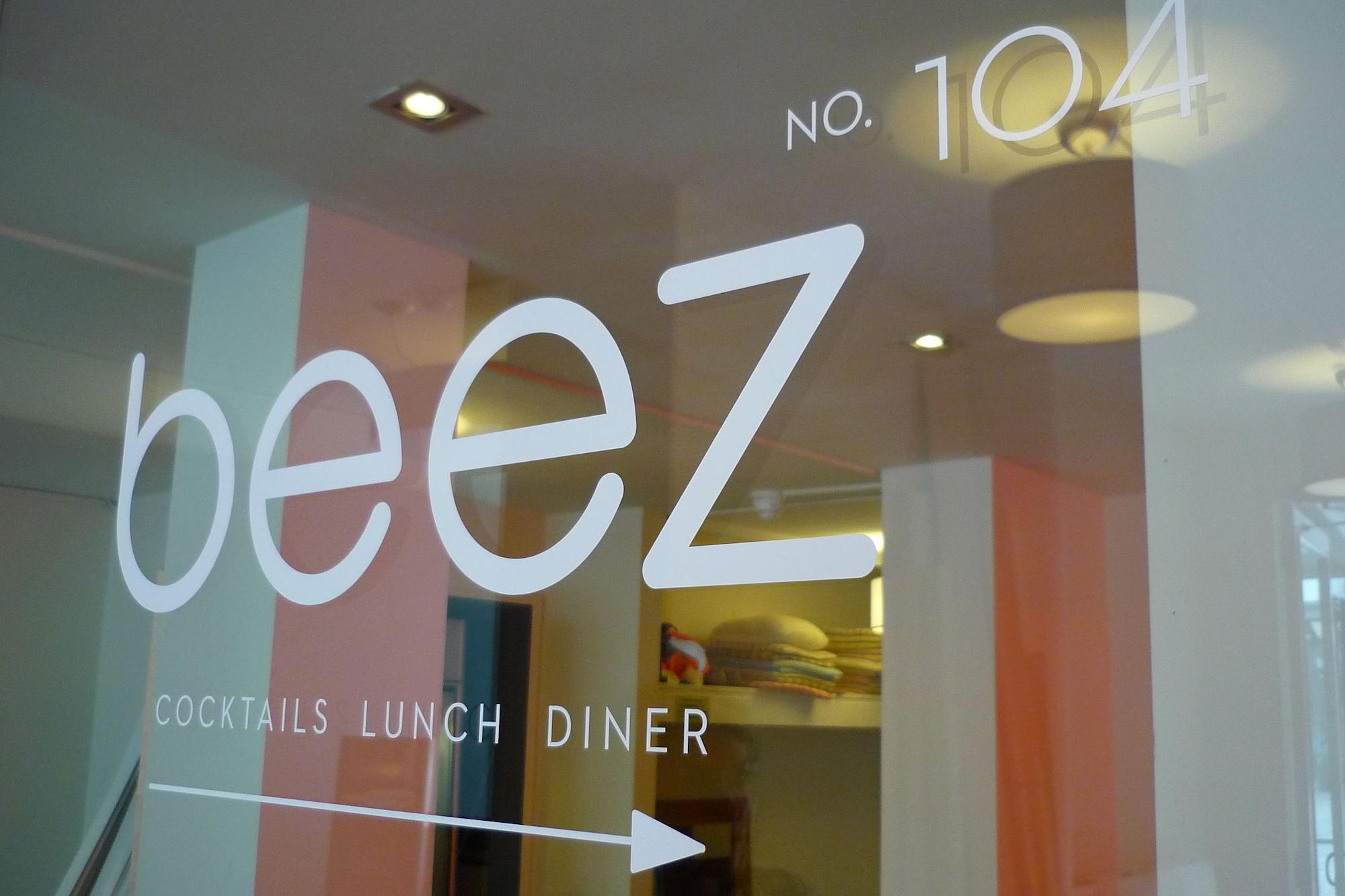 Hotel Beez มาสทริชท์ ภายนอก รูปภาพ