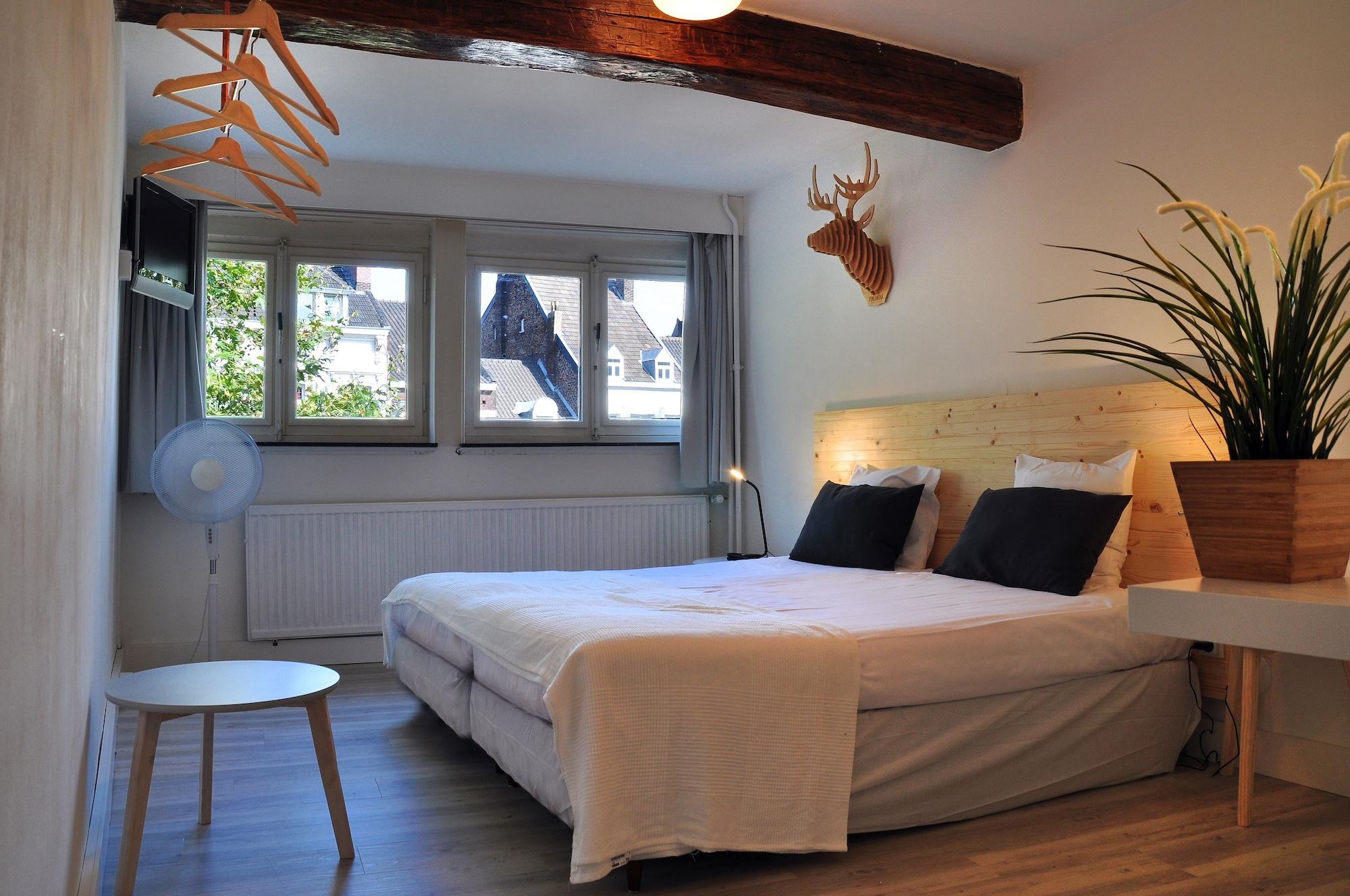 Hotel Beez มาสทริชท์ ภายนอก รูปภาพ